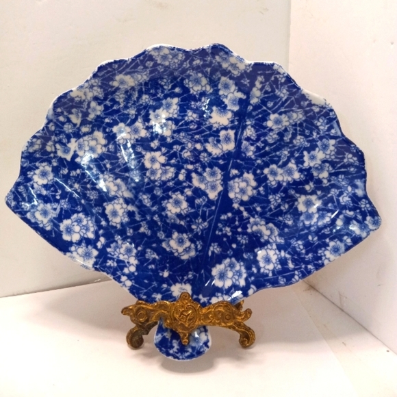 VICTORIA  Ware Ironstone Ribbed Fan Plate Ruffled Edge Blue White Floral - Picture 1 of 7